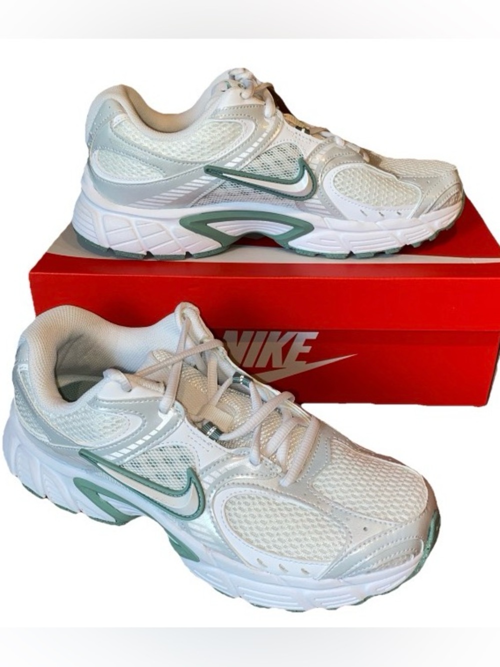 Nike W V5 RNR Summit White Vast Grey HQ7901-106 Women's Size 10 Athletic Gym New